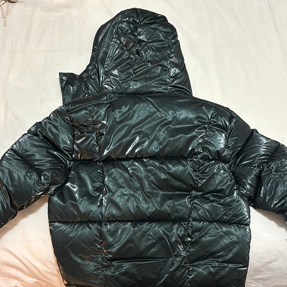 ALO Pearlized Pristine Puffer Jacket - Midnight Green (Sleeve Damage) Size M 💚 - Picture 5 of 9